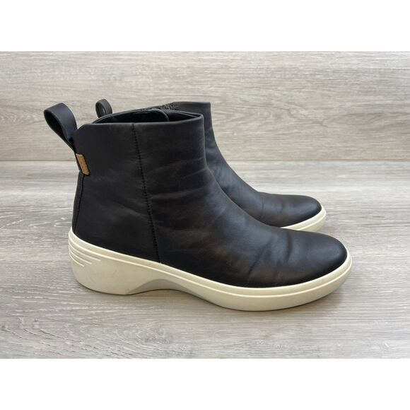 Ecco Soft 7 Women's Boot Ankle Wedge Heel Nubuck Leather Comfort 8.5 Black Shoes - Picture 1 of 10